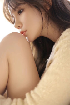 年轻的女教师在线